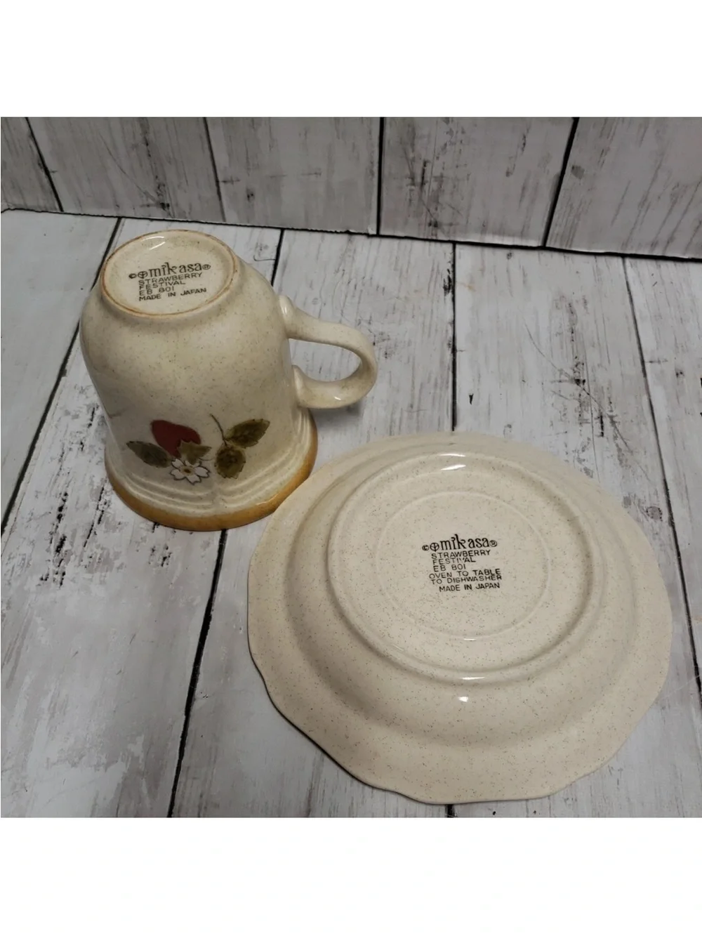 Mikasa Strawberry Festival 2 Cups & 2Saucers  EB 801 Made In Japan Vintage